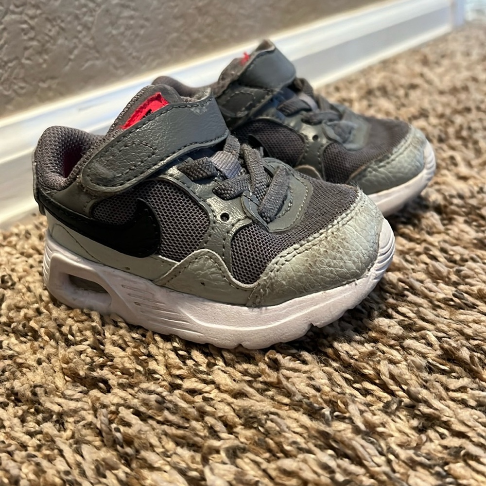 Nike Velcro Sneakers